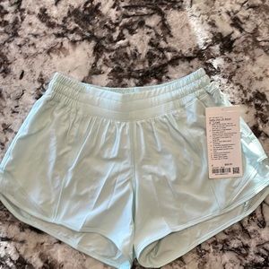 Lululemon Hotty Hot LR Short 4 in Lined